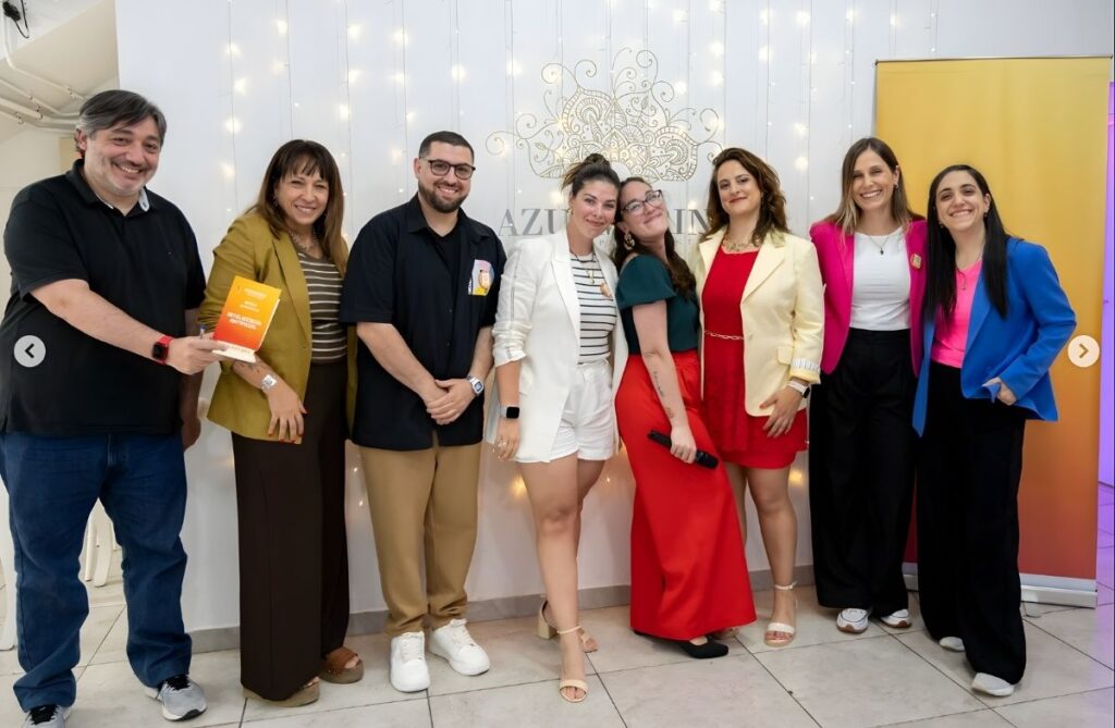 FOTO DANI SOLIS EN POWERBIZ - MESA DE MENTORES - MARCA PERSONAL